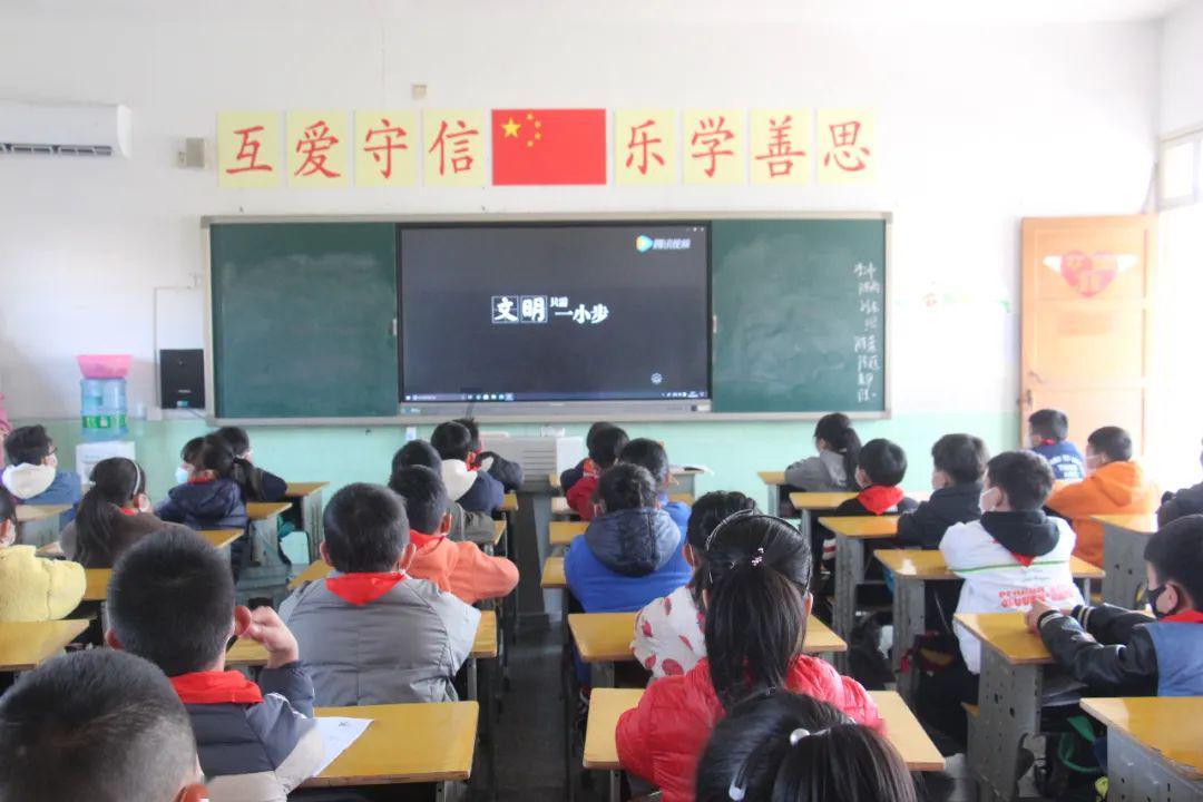 小明与小亮今年年龄的和是18岁,6年后小明的年龄是小亮年龄的2倍今年小明有几岁 要过程 讲解_专业问答网站,解答你的疑惑
